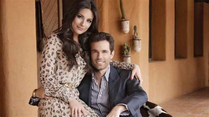 A Journey Through Love: Alejandro Amaya Y Ana Brenda Contreras