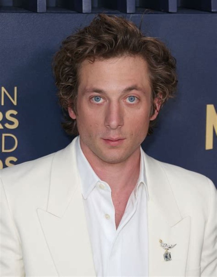 Discovering Jeremy Allen White's Weight: A Closer Look