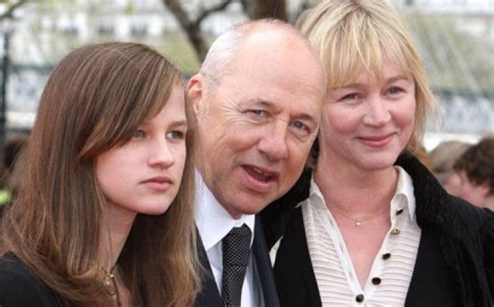 Exploring The Personal Life Of Mark Knopfler: Who Is He Married To?