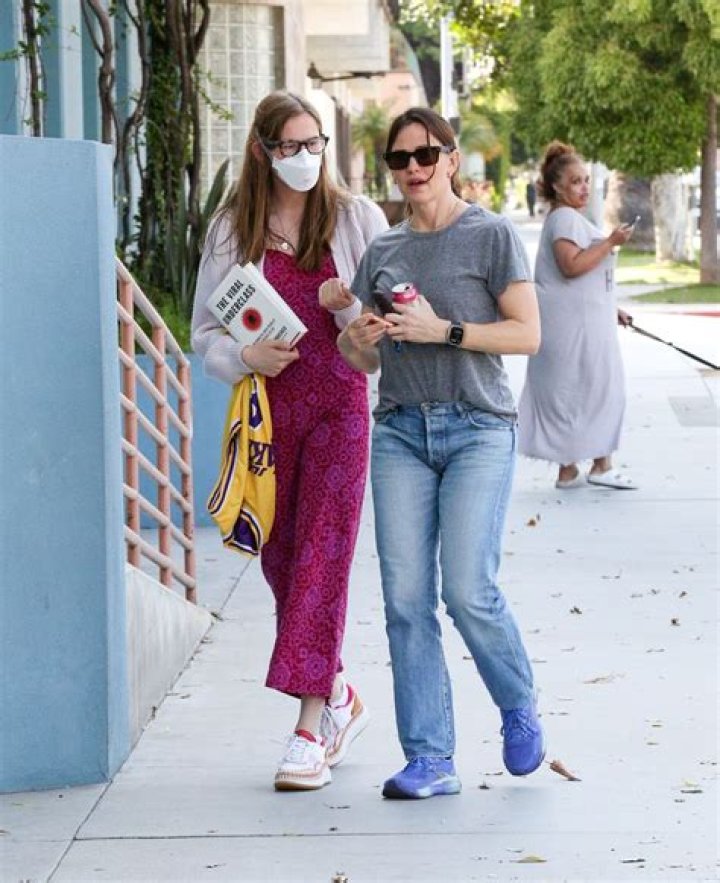 Jennifer Garner's Daughter Violet Stuns In A Must-Wear Mask