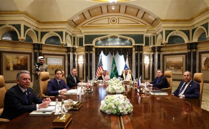 Lavrov Meets With Hamas Leader, Discusses Palestinian Resistance